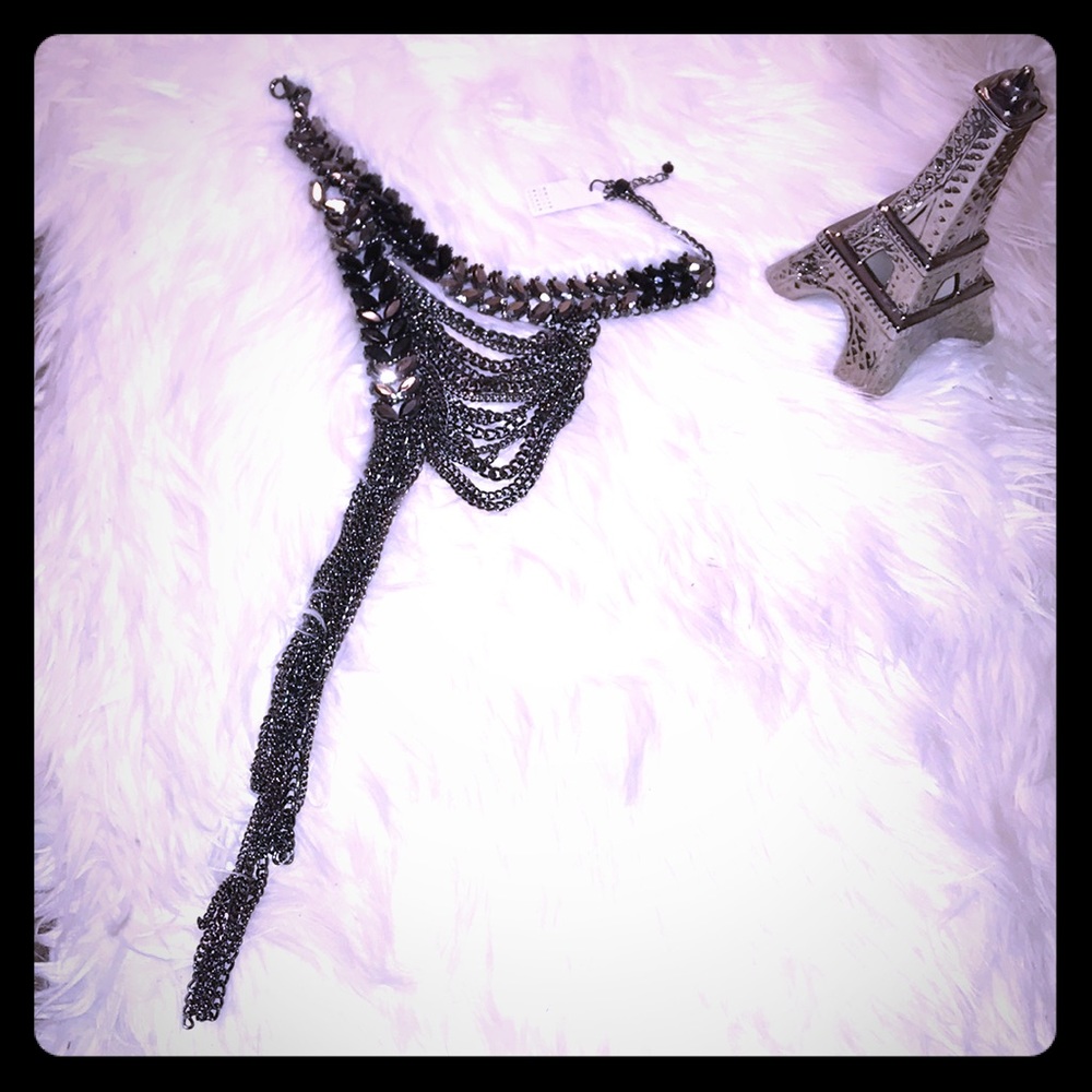 White house black market/ necklace